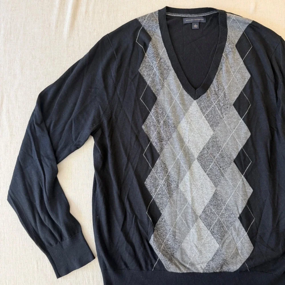 Banana Republic Argyle V-Neck Sweater Mens Large Black Grey Silk Cashmere Blend